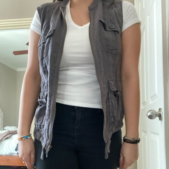 Utility vest - Picture 3 of 4